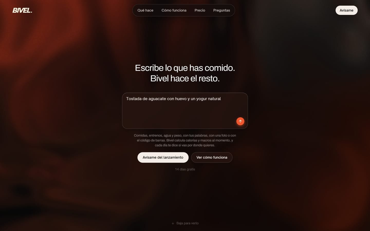 Portada de bivelapp.com: «Escribe lo que has comido. Bivel hace el resto.» sobre una caja de texto con un desayuno escrito, en fondo rojo brasa