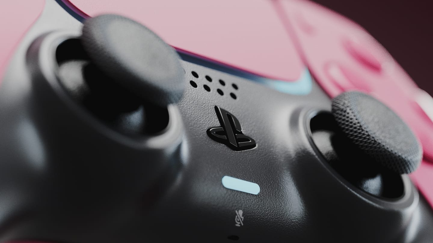 Macro de los joysticks y el logo de PlayStation sobre el cuerpo negro texturado